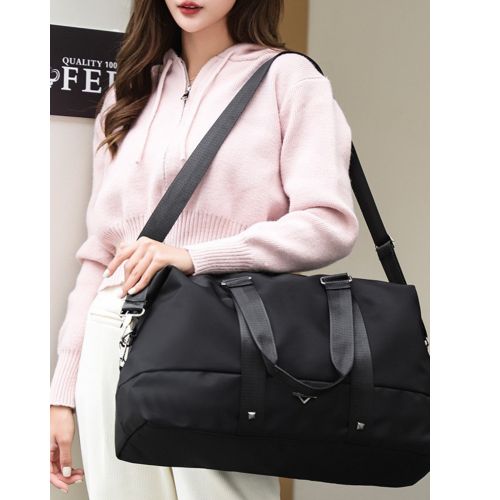 Sac de sport et voyage spacieux, pratique et élégant pour toutes vos aventures .