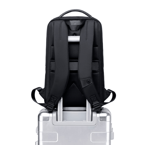Arctic Hunter B00681