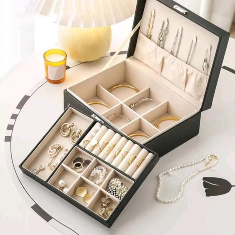 Boîte à bijoux en cuir avec serrure