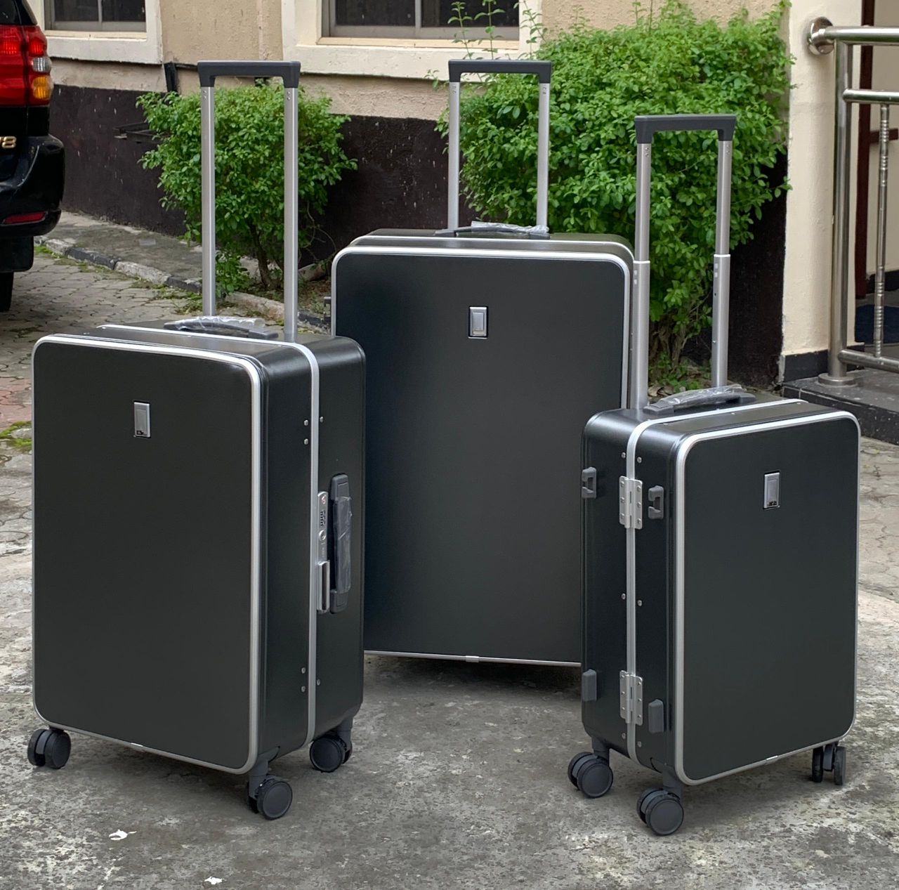 Set 3 Valises Polycarbonate (Cadre en aluminium avec porte-gobelet)