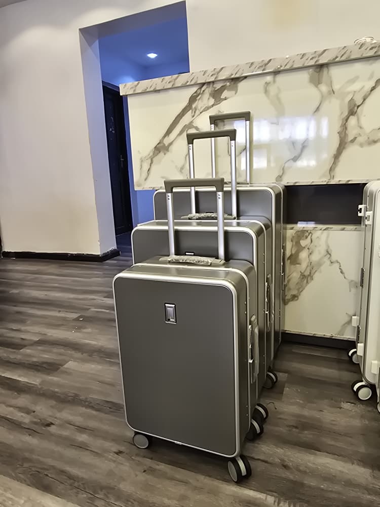 Set 3 Valises Polycarbonate (Cadre en aluminium avec porte-gobelet)