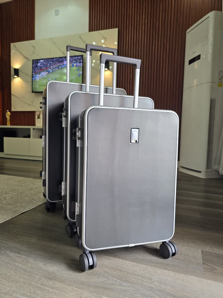 Set 3 Valises Polycarbonate (Cadre en aluminium avec porte-gobelet)