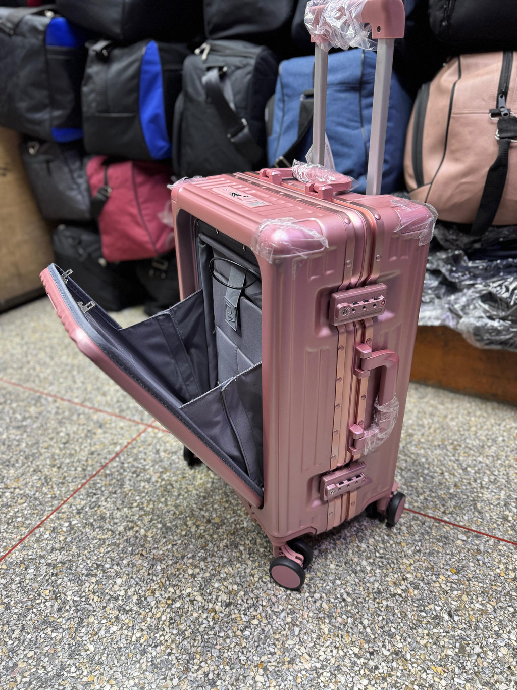 Valise Cabine Multifonction en (polycarbonate) 3-en-1 – Port Gobelet, Compartiment PC et Port USB