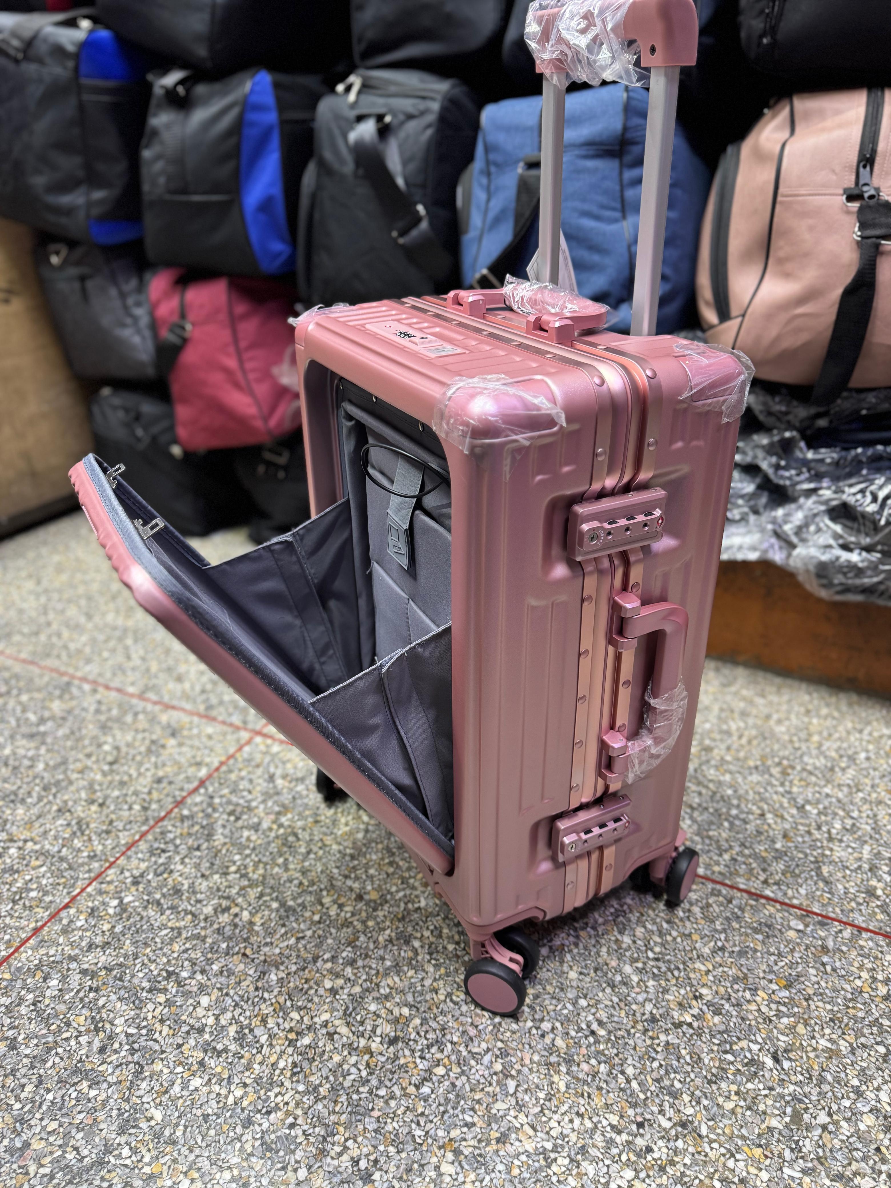 Valise Cabine Multifonction en (polycarbonate) 3-en-1 – Port Gobelet, Compartiment PC et Port USB