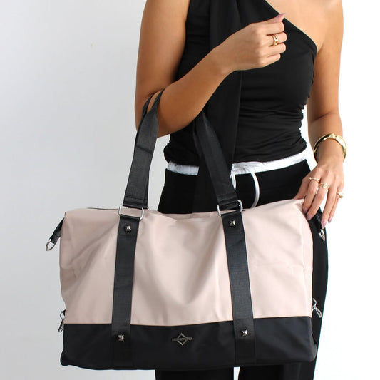 Sac de sport et voyage spacieux, pratique et élégant pour toutes vos aventures .