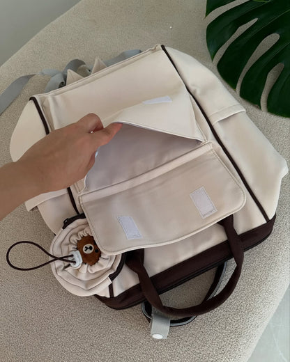 Le sac à dos est fait de nylon polyester résistant à l'humidité et au gel.